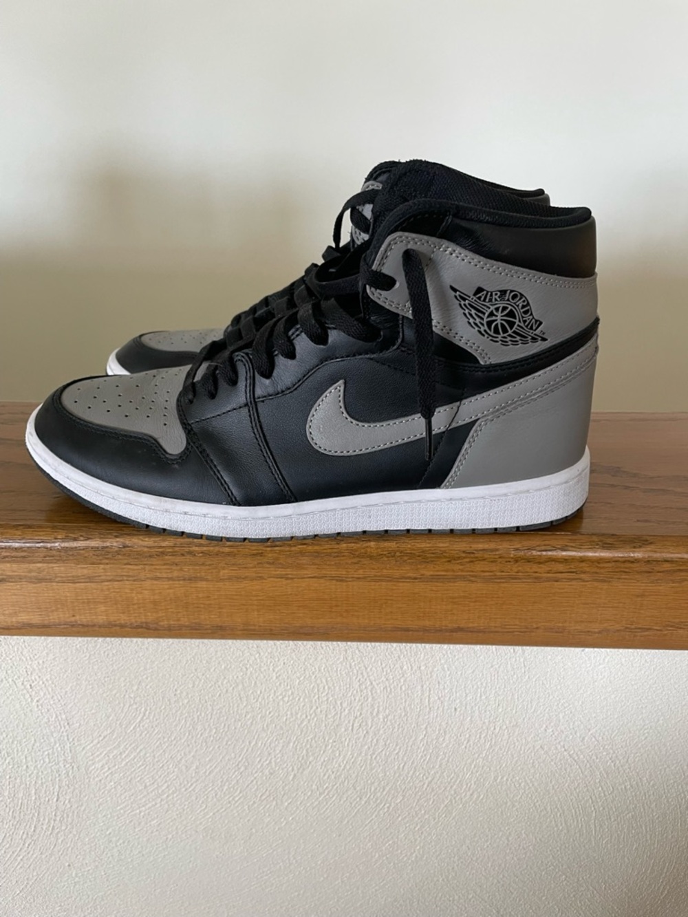Retro 1 Shadow